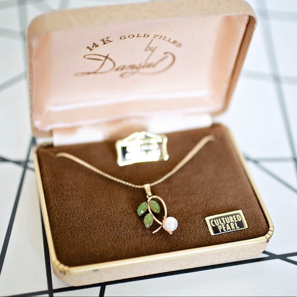 Vintage Jewelry - VINTAGE genuine jade and 14k gold filled necklace!